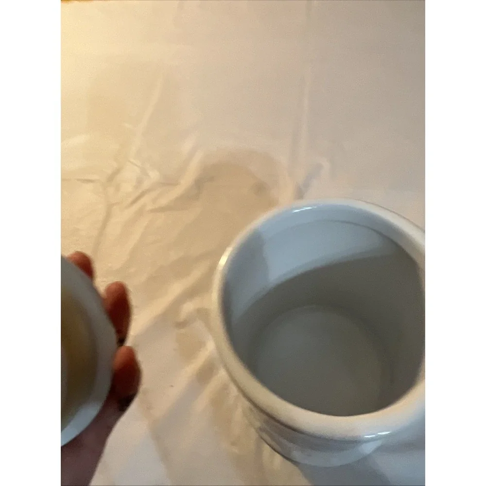 Hallmark #21710 Ceramic Snow Angels Jar Container Canister Air-Tight Sealed Lid